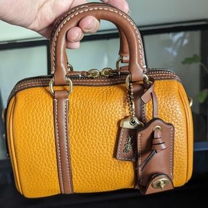 SOLD - CGR : Coach Papaya Rogue 18